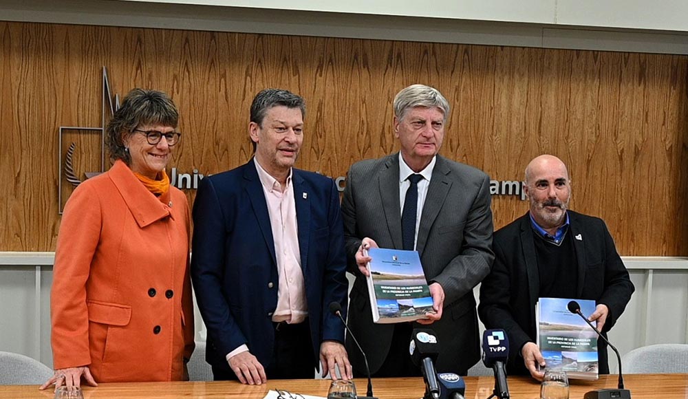 La UNLPam entrega al Gobernador el Informe Final del Inventario de Recursos Hídricos